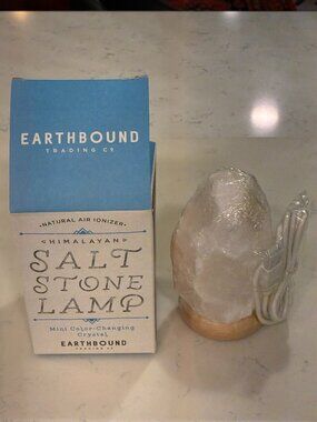 EARTHBOUND TRADING Himalayan Salt Stone Wood Base Color Changing Lamp 5.5" NWT